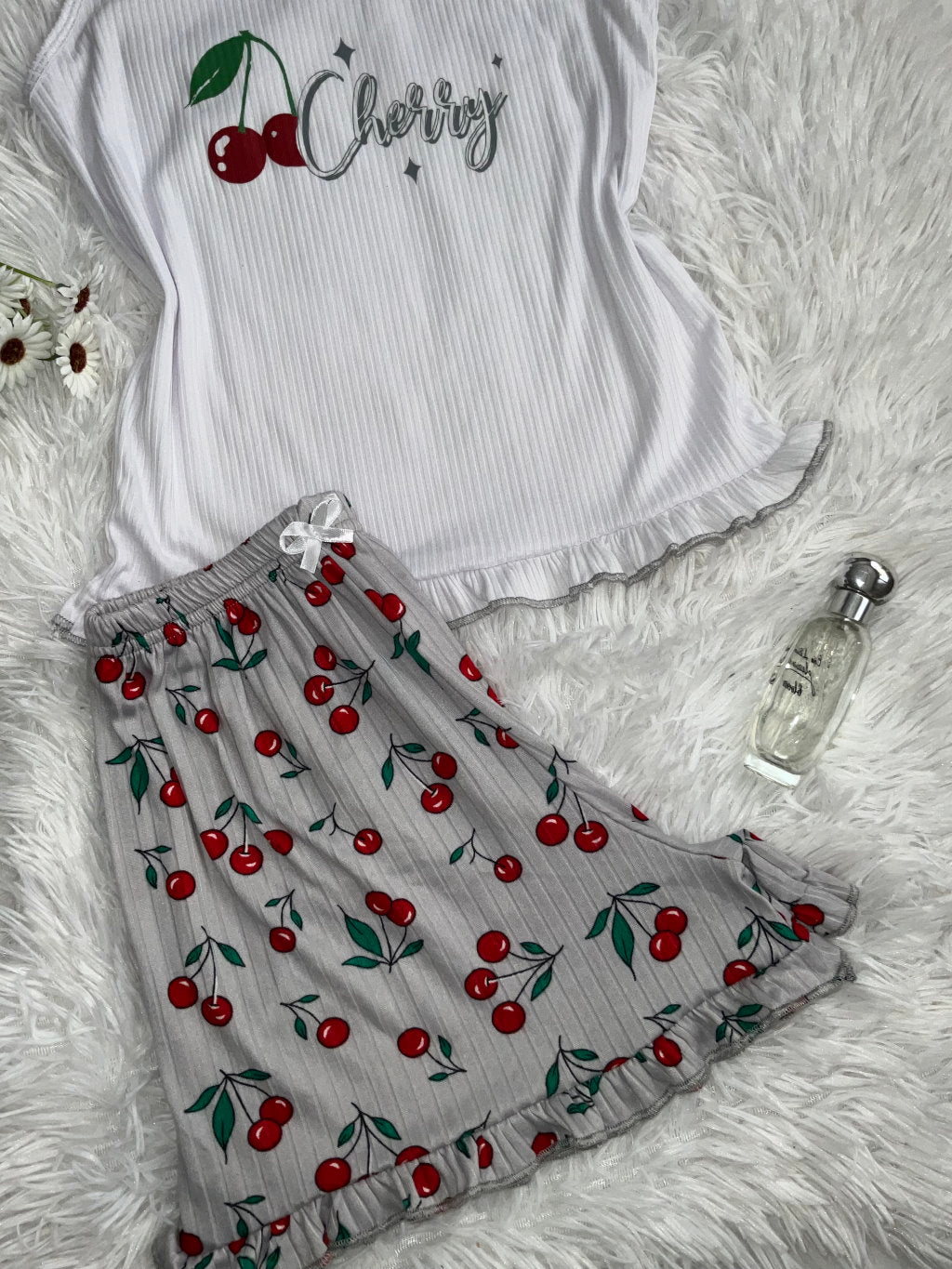 🍒 طقم بيجامة نسائية بنقشة الكرز 