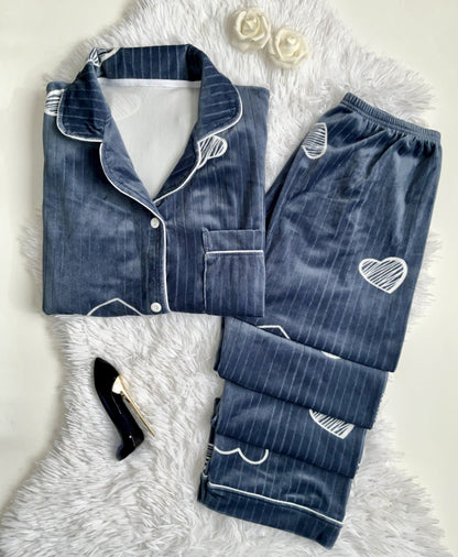 Pyjama en velours d'hiver avec motif cœurs